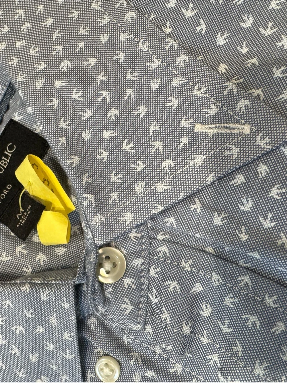 Men’s Banana Republic Oxford – Untucked Fit – Small Print – Medium